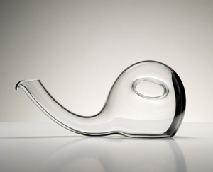 RIEDEL Escargot Decanter in use