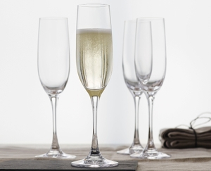 SPIEGELAU Vino Grande Champagne Flute in use