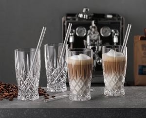 NACHTMANN Noblesse Latte macchiato + cannucce in uso