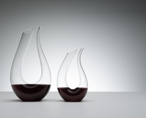 RIEDEL Amadeo Mini Decanter in use