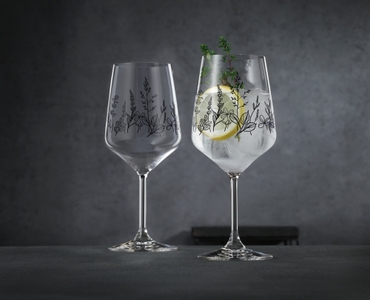 NACHTMANN Tattoo Wine/Spritz Glass - botanical black in use