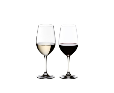 RIEDEL Vinum Riesling Grand Cru/Zinfandel filled with a drink on a white background