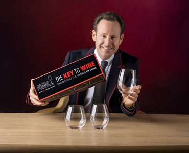 RIEDEL The Key to Wine set da vino rosso in uso