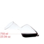 RIEDEL Decanter Tyrol riempito con una bevanda su sfondo bianco