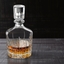 SPIEGELAU Perfect Serve Collection Decanter da whisky in uso