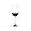 RIEDEL Fatto A Mano Syrah - rouge rempli avec une boisson sur fond blanc