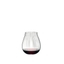 RIEDEL Tumbler Collection Optical O verre tout usage rempli avec une boisson sur fond blanc