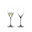 RIEDEL Heart to Heart Champagnerglas gefüllt mit einem Getränk auf weißem Hintergrund