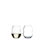 RIEDEL Swirl Weißwein gefüllt mit einem Getränk auf weißem Hintergrund
