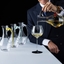 RIEDEL Fatto A Mano Cabernet Magnum Décanteur - jaune en action
