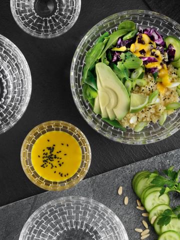 NACHTMANN Bossa Nova crystal bowls in different sizes, filled with either a salad, a dip or slices of lime.<br/>