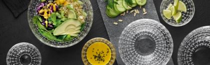 Ciotole di cristallo NACHTMANN Bossa Nova di diverse dimensioni, da riempire con insalata, salsa o fette di lime.<br/>