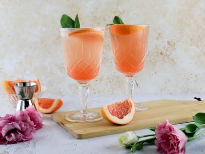 Valentinstag-Cocktail in zwei NACHTMANN Noblesse-Gläsern