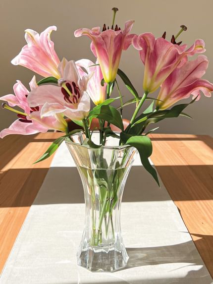 NACHTMANN Saphir vase 21 cm with lilies