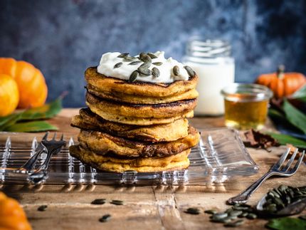 The rectangular platter of the NACHTMANN line Square with a pile of pancakes and cream topping on it. Around it there are pumpkins and pumpkin seeds.<br/>