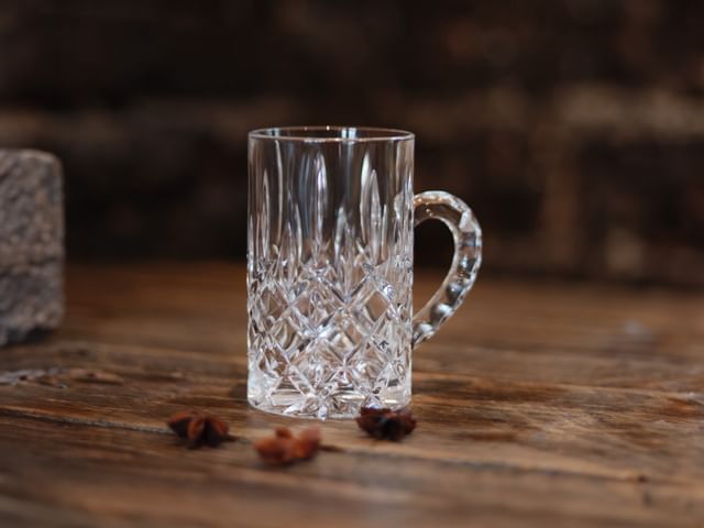 NACHTMANN Noblesse hot beverage glass for glögg on a table with decorated star anise