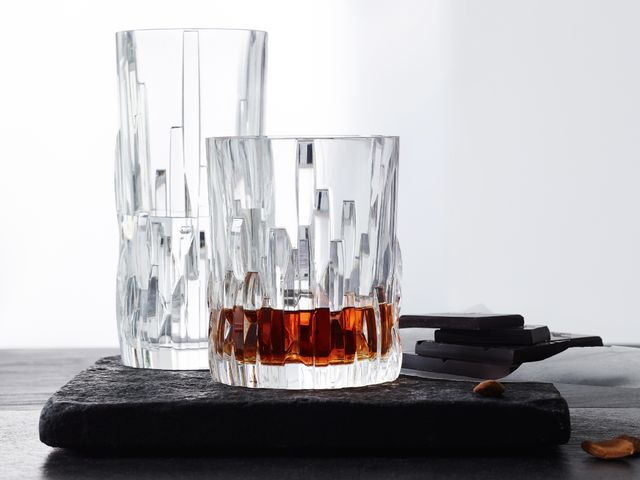 The NACHTMANN series Shu Fa with the longdrink glass and the with whisky filled tumbler on a stone serving tray.<br/>